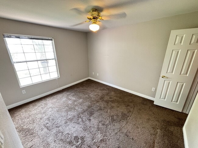 Building Photo - Cozy 1Bed/1Bath 2nd floor Condo in Henderson!