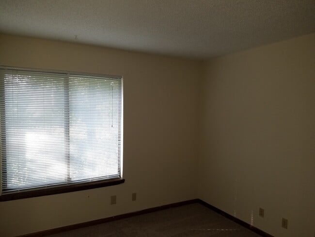 Building Photo - $1450 - 3/2/1 - MOVE IN SPECIAL  - Upstair...