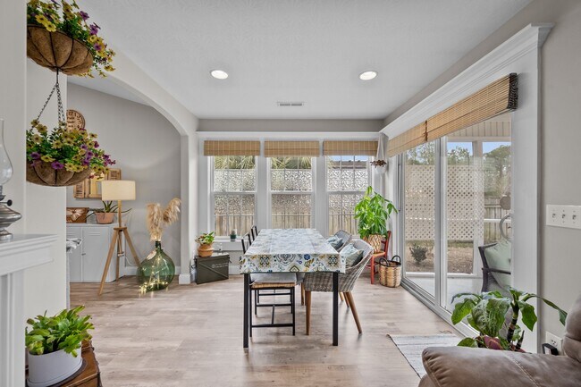 Building Photo - 508 Azalea Dr