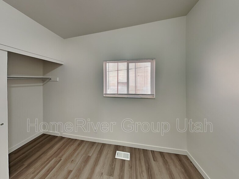 Building Photo - 1599 3970 S