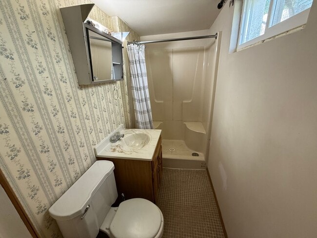 Building Photo - Spacious 2 Bedroom, 2 Bath Home with Bonus Space and a Single Car Garage