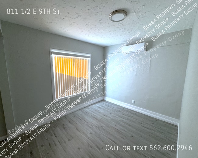 Building Photo - 811 1/2 E 9TH St.-