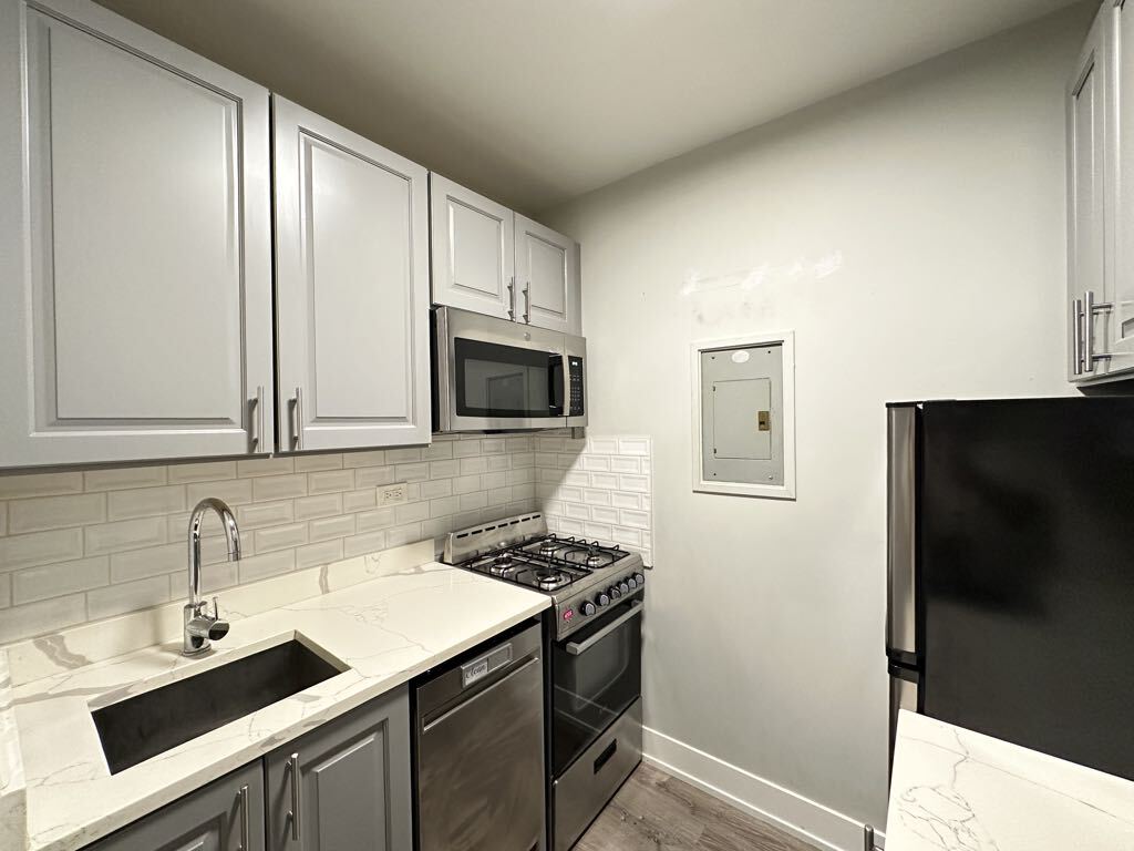 Building Photo - 508 W Belmont Ave