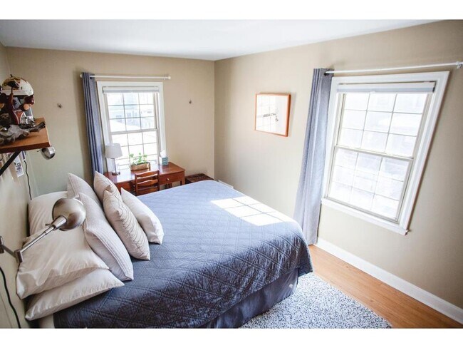 Building Photo - 521 5th Ave SE