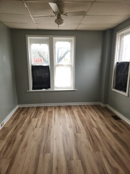 Building Photo - 228 S Pine St