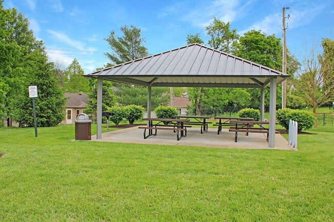 Building Photo - 404 Willott Square Dr