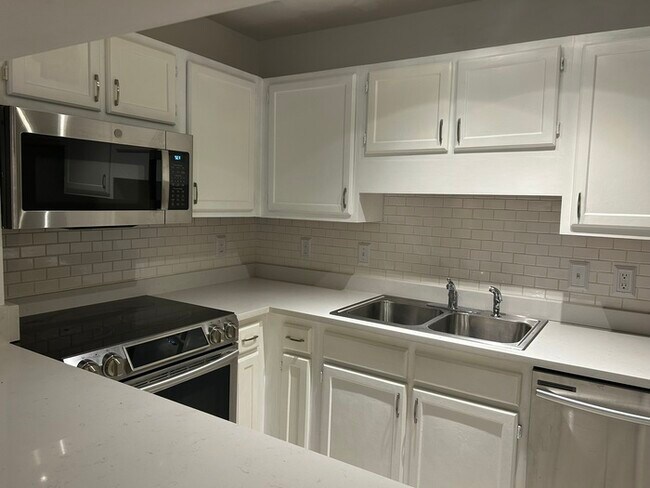 Building Photo - Move-in Ready Luxurious 2 bedroom, 2 bathroom affordable condo in Hoover, Alabama