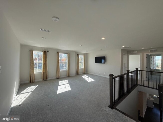 Building Photo - 440 Tree Of Heaven Way