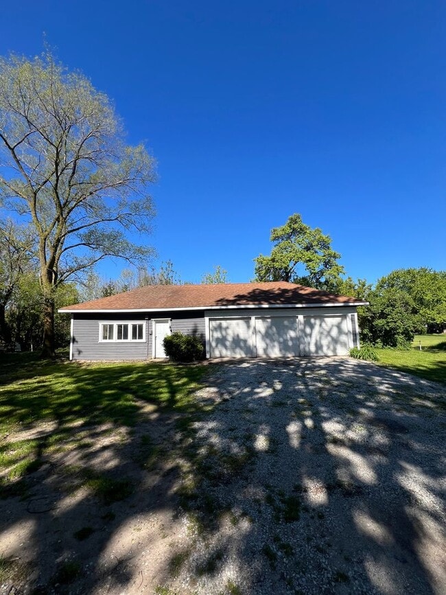 Building Photo - Spacious 4 Bedroom Home - Graafschap