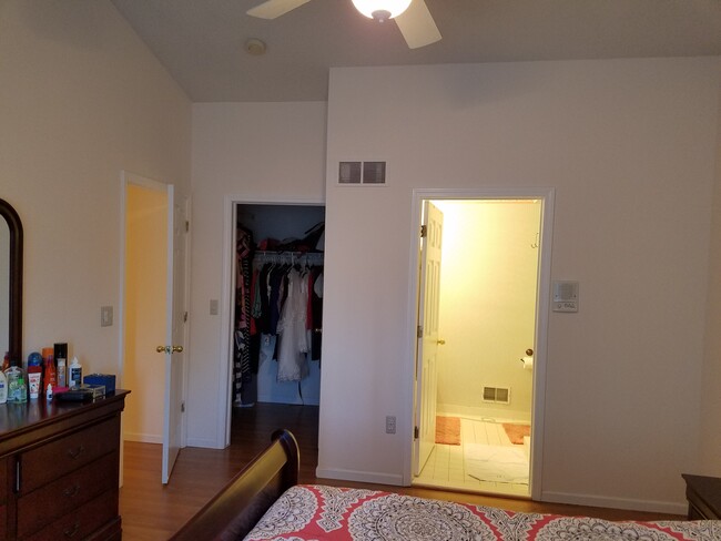 Building Photo - 5476 Victory Cir