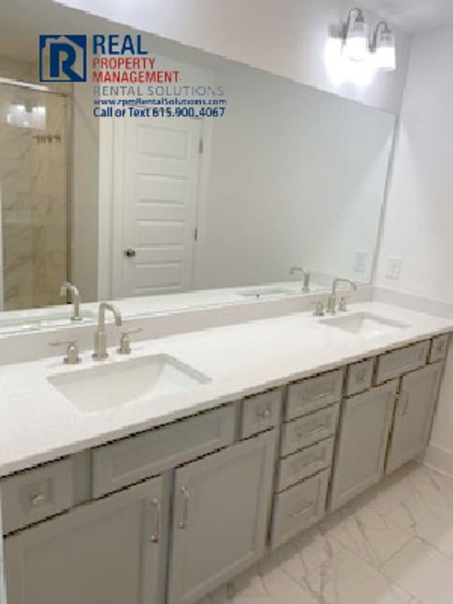 Building Photo - Like new 3 bd townhome in Smyrna with garage, neighborhood pool!