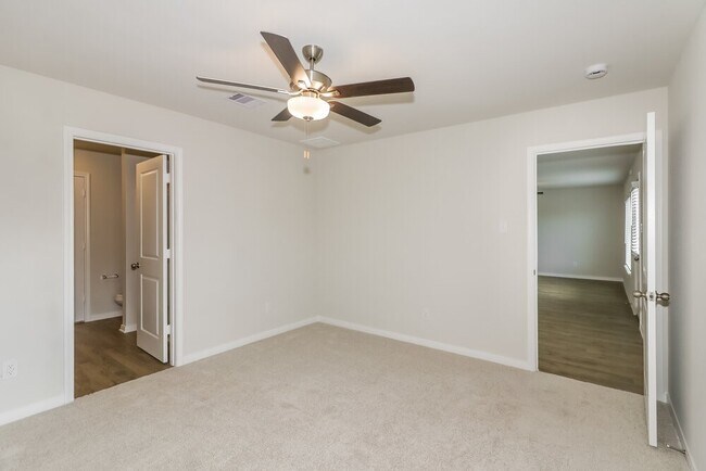 Building Photo - 425 Sunny Highlands Dr