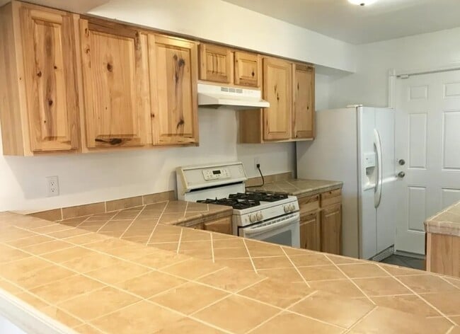 Building Photo - 9125 Eucalyptus Dr