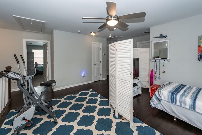 Building Photo - 3 Bedroom 2.5 Bath Single Family Home in F...