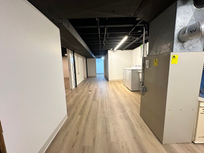 Building Photo - Impeccably Clean Warren Ranch!