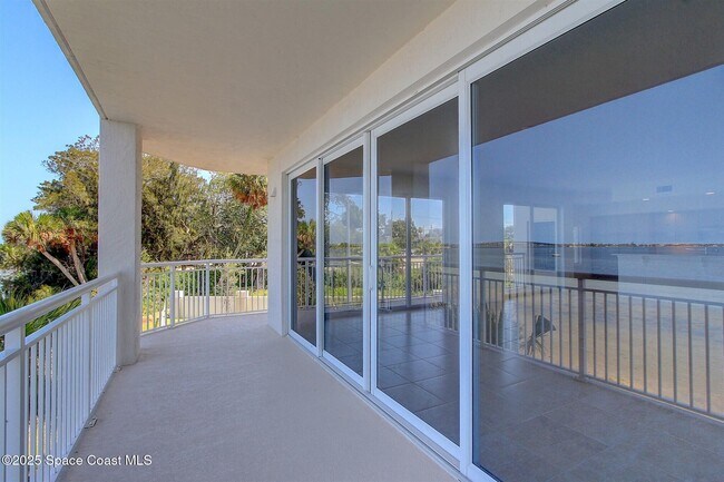 Building Photo - 1465 S Harbor City Blvd