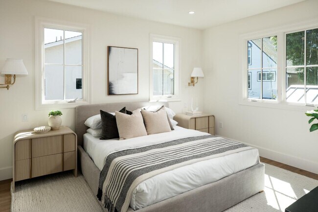 Building Photo - 164 Waverley St