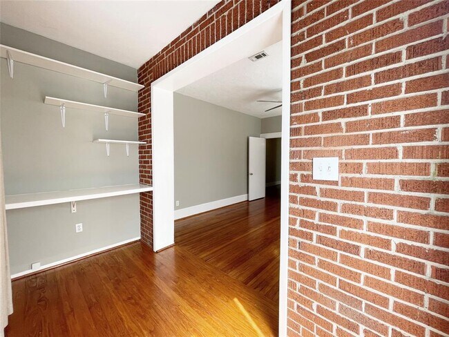 Building Photo - 711 Fargo St