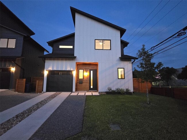 Building Photo - 5301 Grover Ave