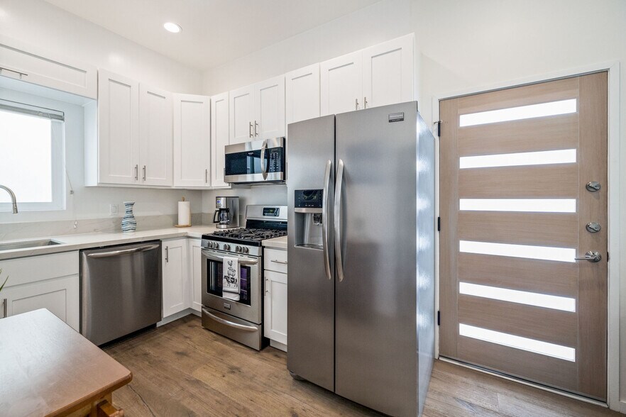 Building Photo - 131 Gull St