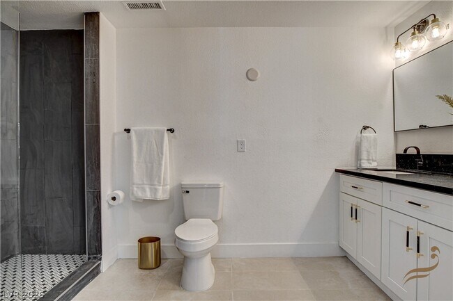 Building Photo - 2685 S Tenaya Way