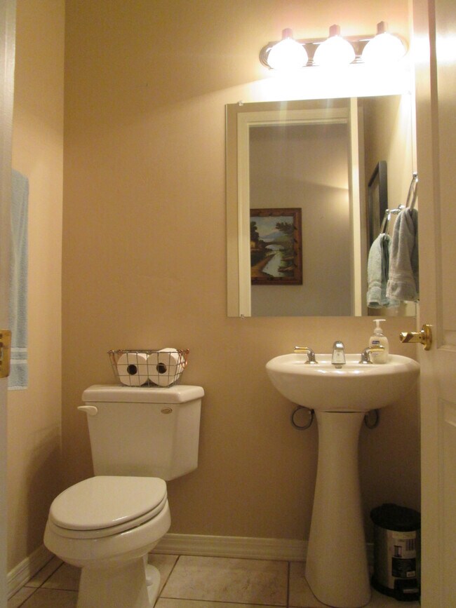 Building Photo - Unfurnished - 1 Year Rental