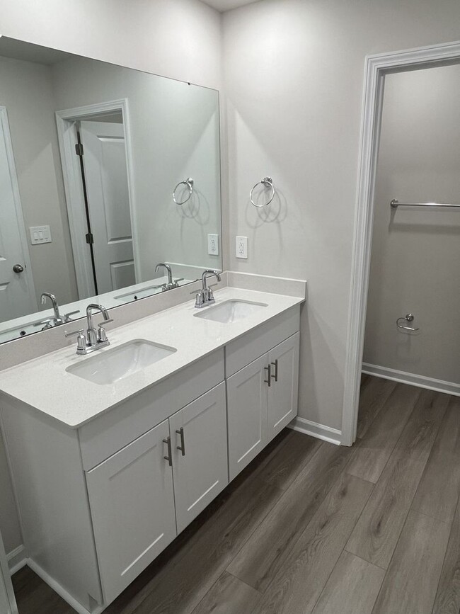 Building Photo - Newer3 Bed townhome in Concord