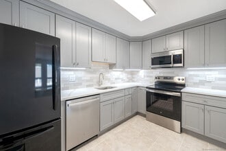 Building Photo - 664 Main Ave