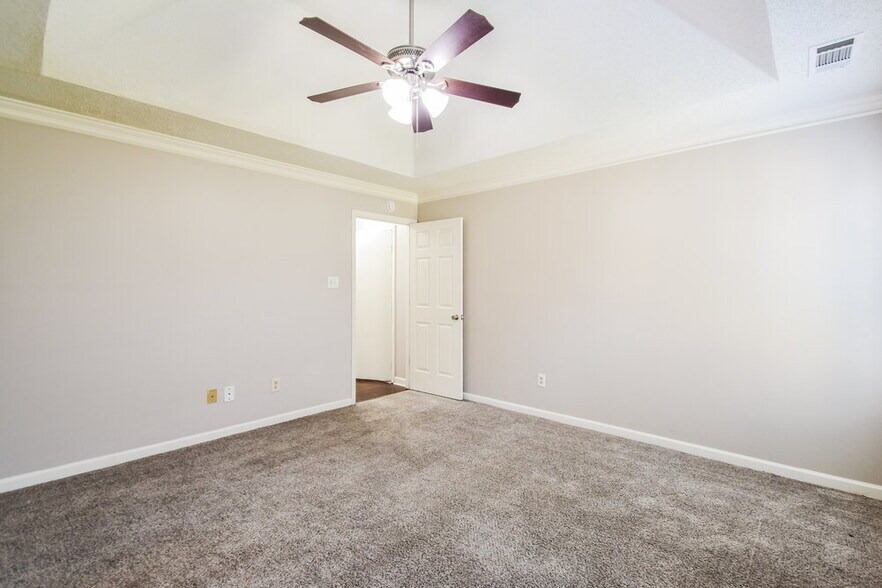 Building Photo - 4051 Bordeaux Ridge Cove S