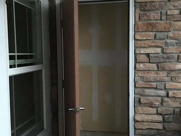 Building Photo - 2803 Kansas Dr