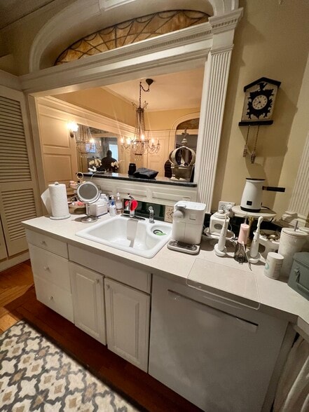 Kitchen - 306 Commonwealth Ave