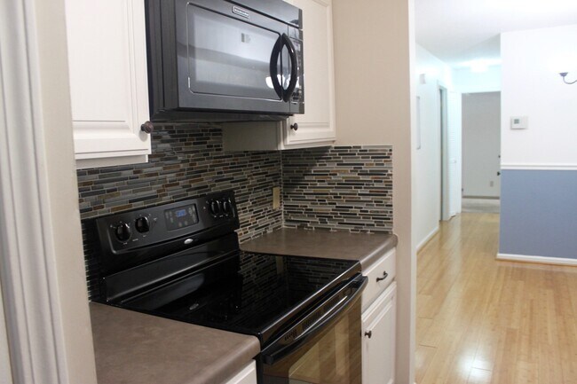 Building Photo - 2BR 2 Full Bath Condo with Modern Upgrades – Near Downtown Harrisonburg!