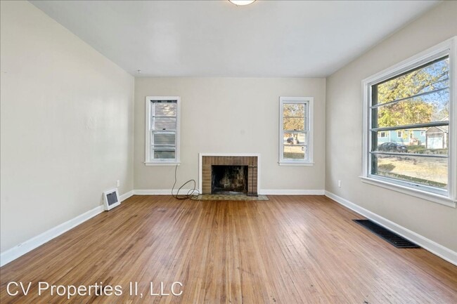 Building Photo - 4 br, 2 bath House - 1901 Iowa Street