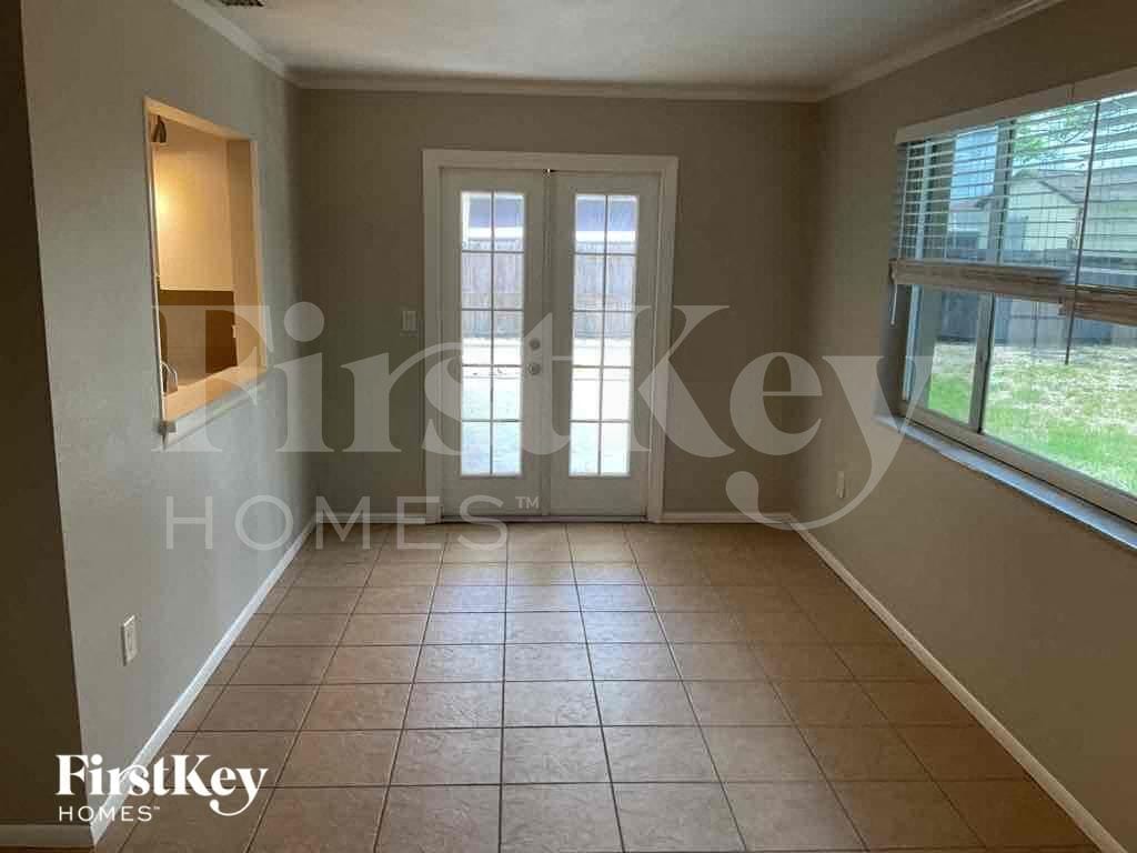 Building Photo - 557 Mayview Ave NW