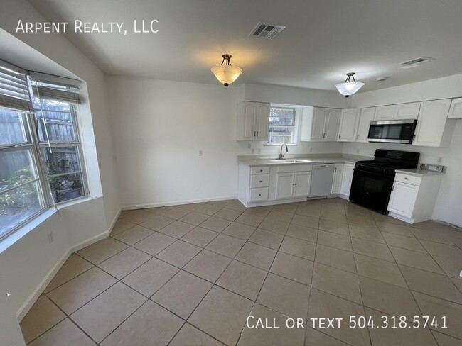 Building Photo - 3617 Charles Dr