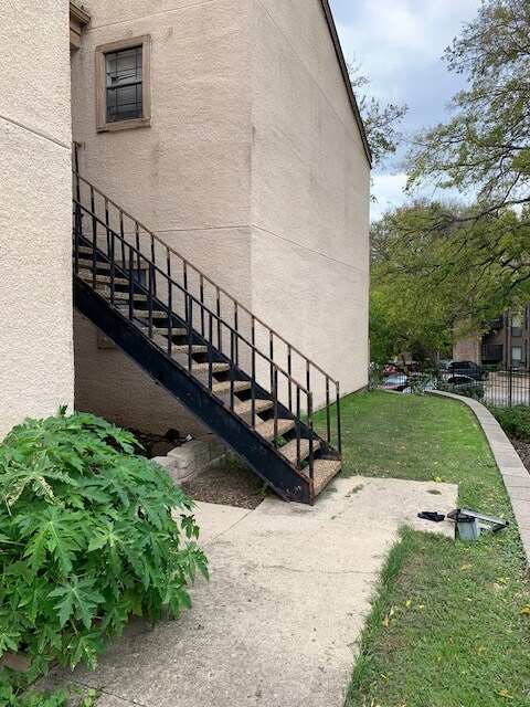 Building Photo - 8110 Skillman St