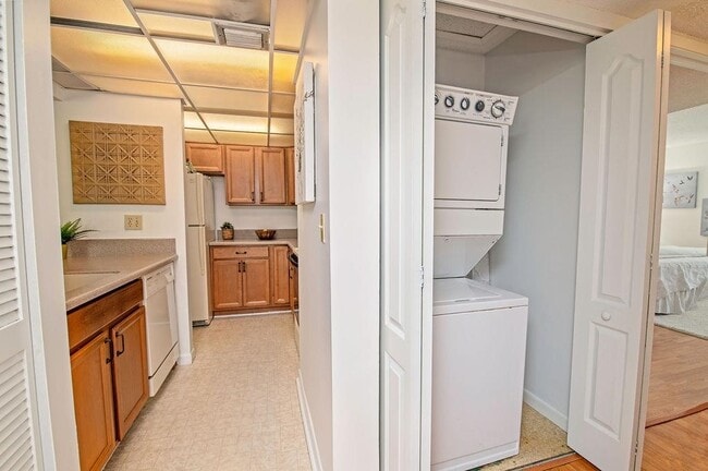 Building Photo - 10 Alcira Ct