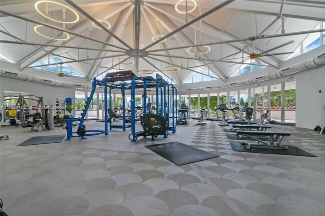 Building Photo - 2500 Parkview Dr