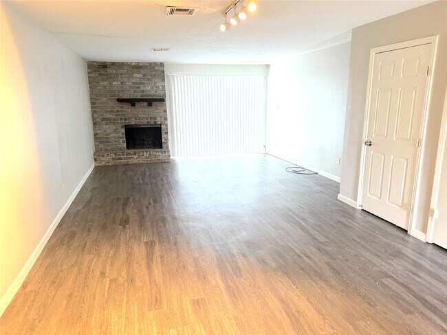 Building Photo - 6620 Westwick Dr