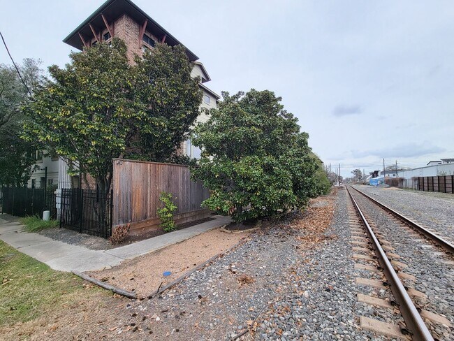 Building Photo - Stunning Corner Unit with Breathtaking Views!