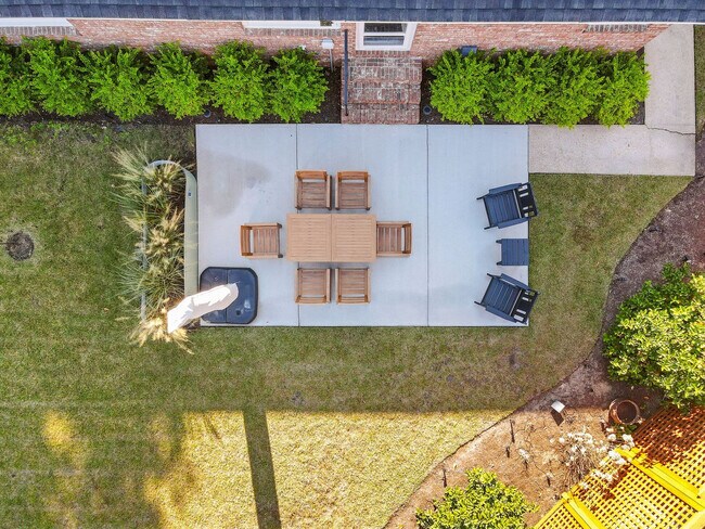 Building Photo - 1790 Wilshire Dr