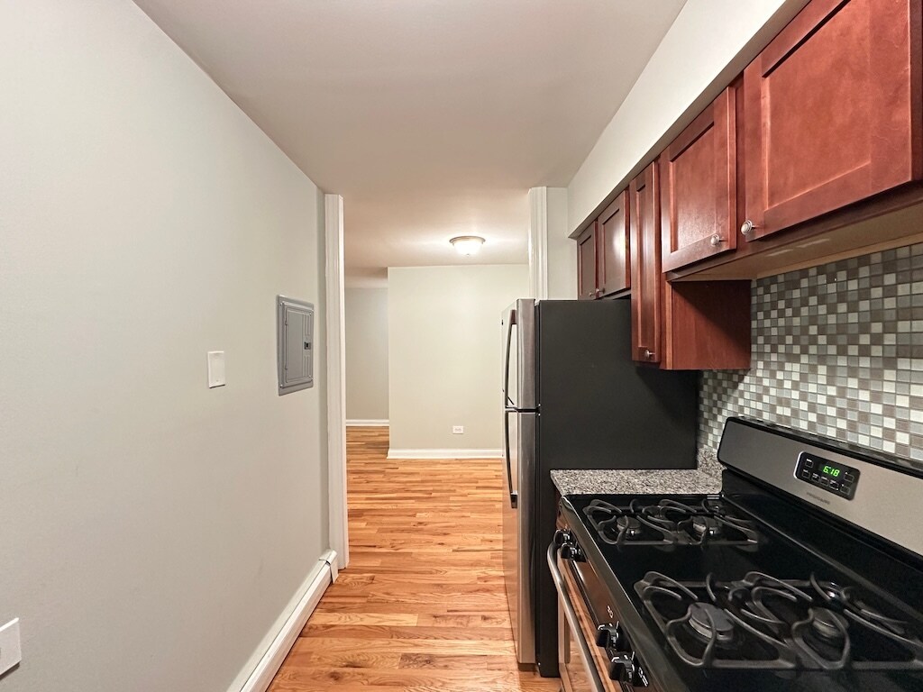 Building Photo - 701 Elm Pl