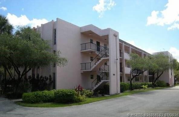 Building Photo - 485 N Pine Island Rd