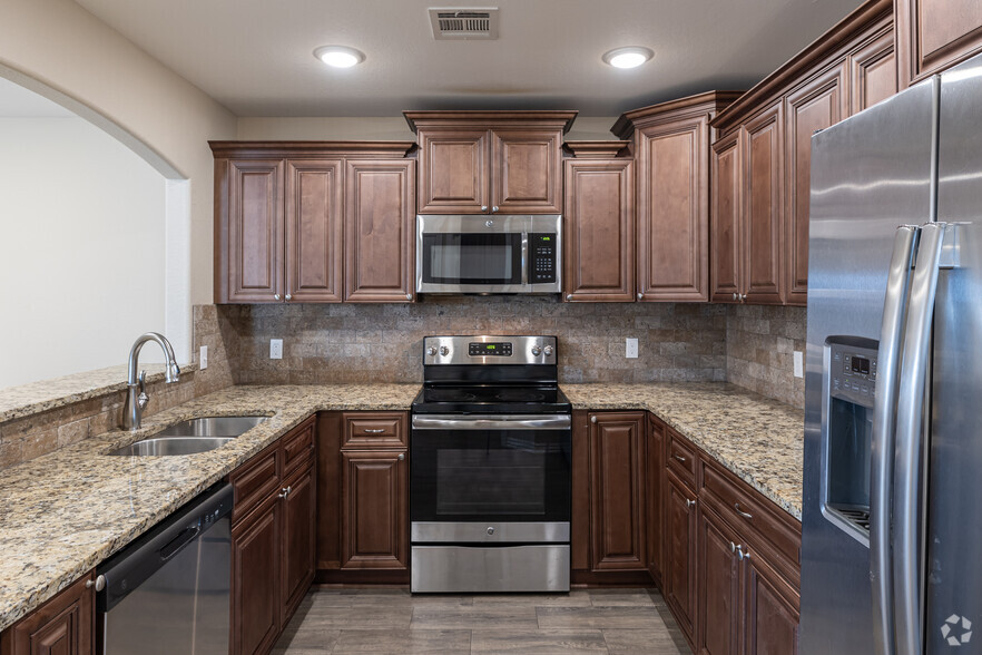 3BR, 2BA - 1,500SF - Kitchen - Haven at Chaffee Crossing