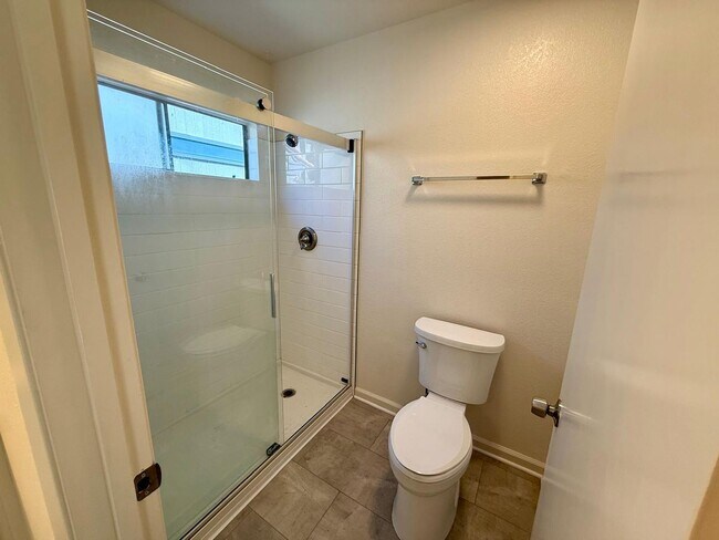 Building Photo - SPACIOUS 3 BED  2.5 BATH END UNIT TOWNHOME IN SAN MARIN VALLEY