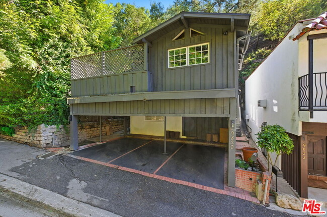 Building Photo - 9820 Yoakum Dr