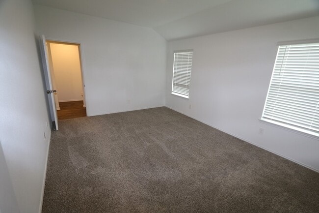 Building Photo - 24757 Mountain Tree Dr