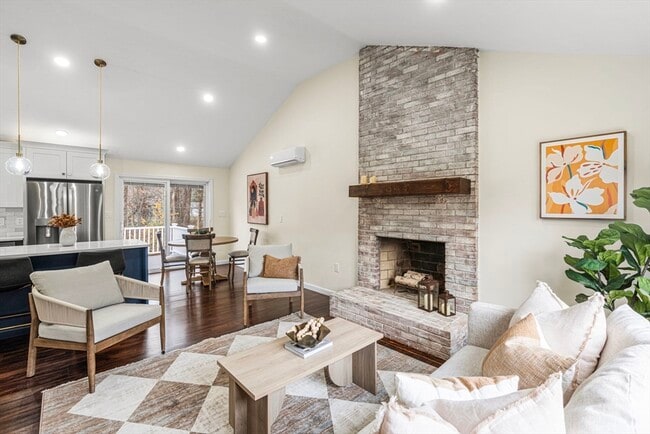 Building Photo - 7 Old North Rd