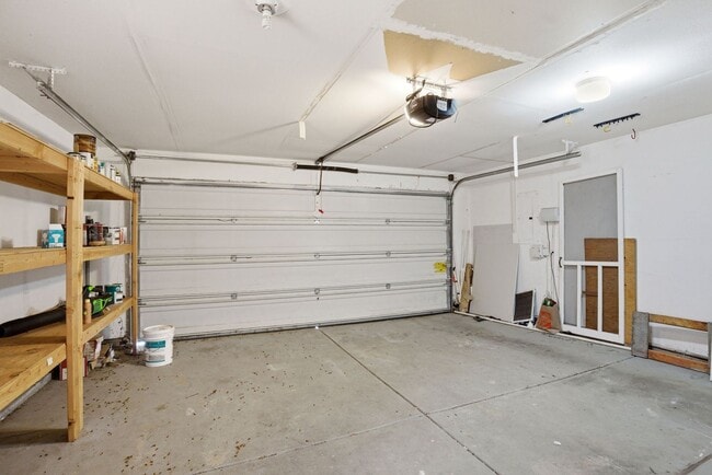 Building Photo - 307 NW Angela Ln