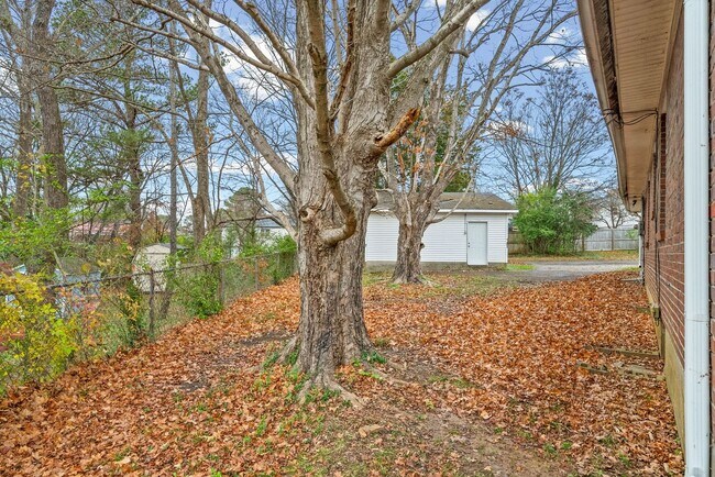 Building Photo - 3 Bedroom Pet Friendly Home For Rent!